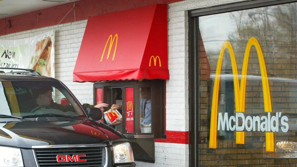 McDonalds в Канзасе установил рекорд по скорости обслуживания автомобилистов.jpg