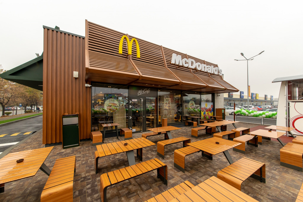 Власти Казахстана объяснили закрытие McDonald`s проблемами с поставками сырья из РФ.jpg